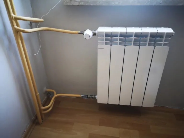 Jak wymienić kaloryfer w bloku bez zbędnych problemów i kosztów